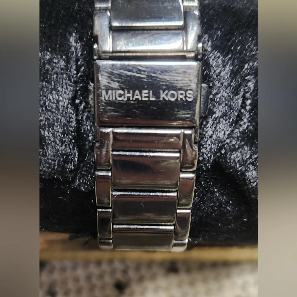 MICHAEL KORS WATCH - Picture 3 of 8